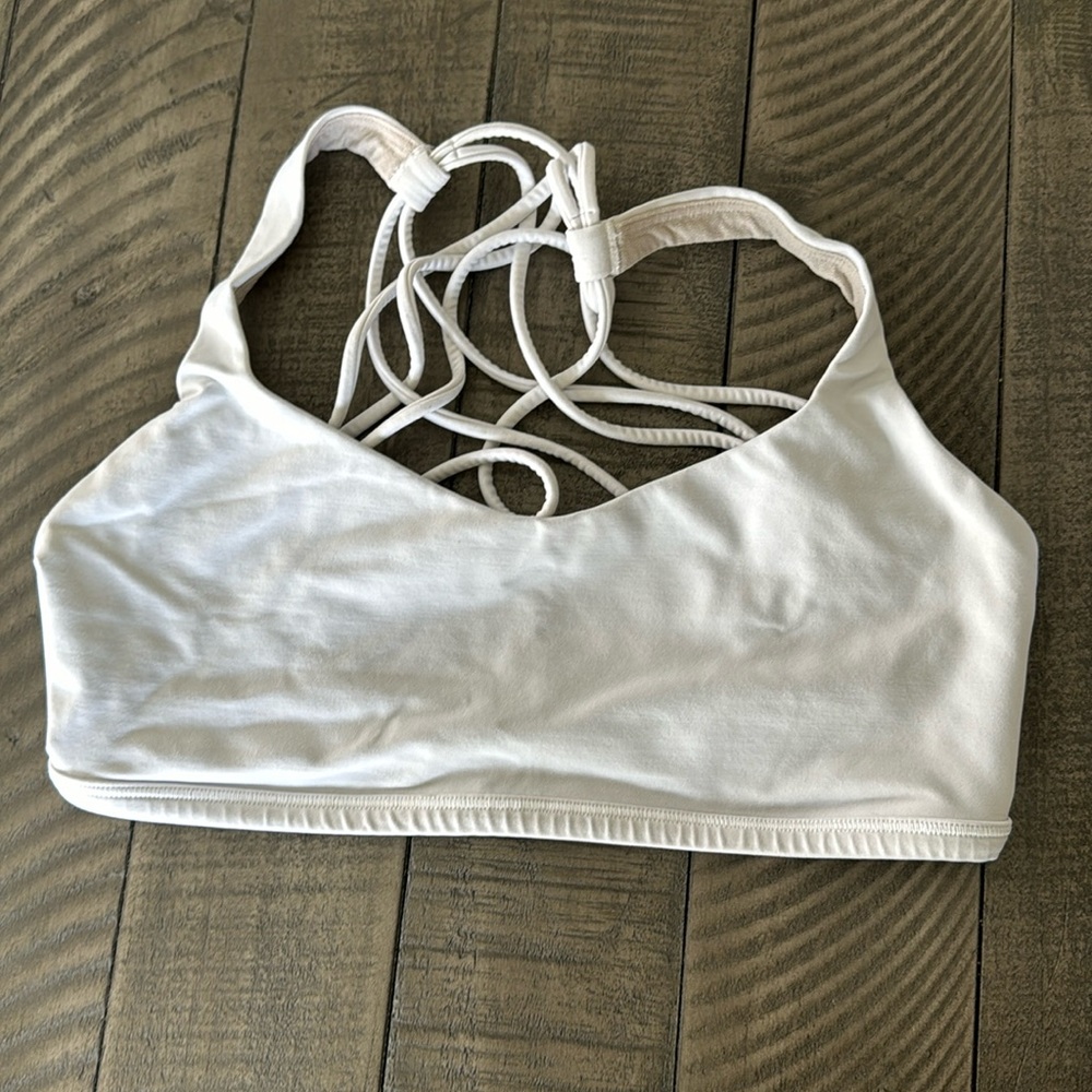 Lululemon free to be bra
